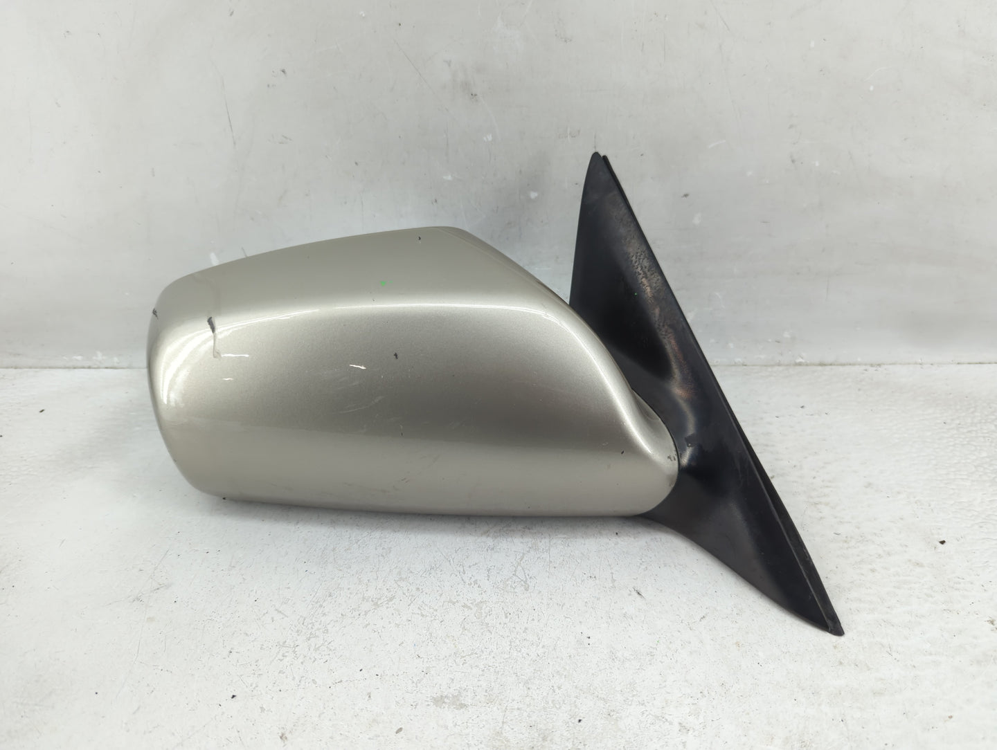 2007-2011 Toyota Camry Driver Side View Mirror - Left Door Mirror OEM Used - Oemusedautoparts1.com