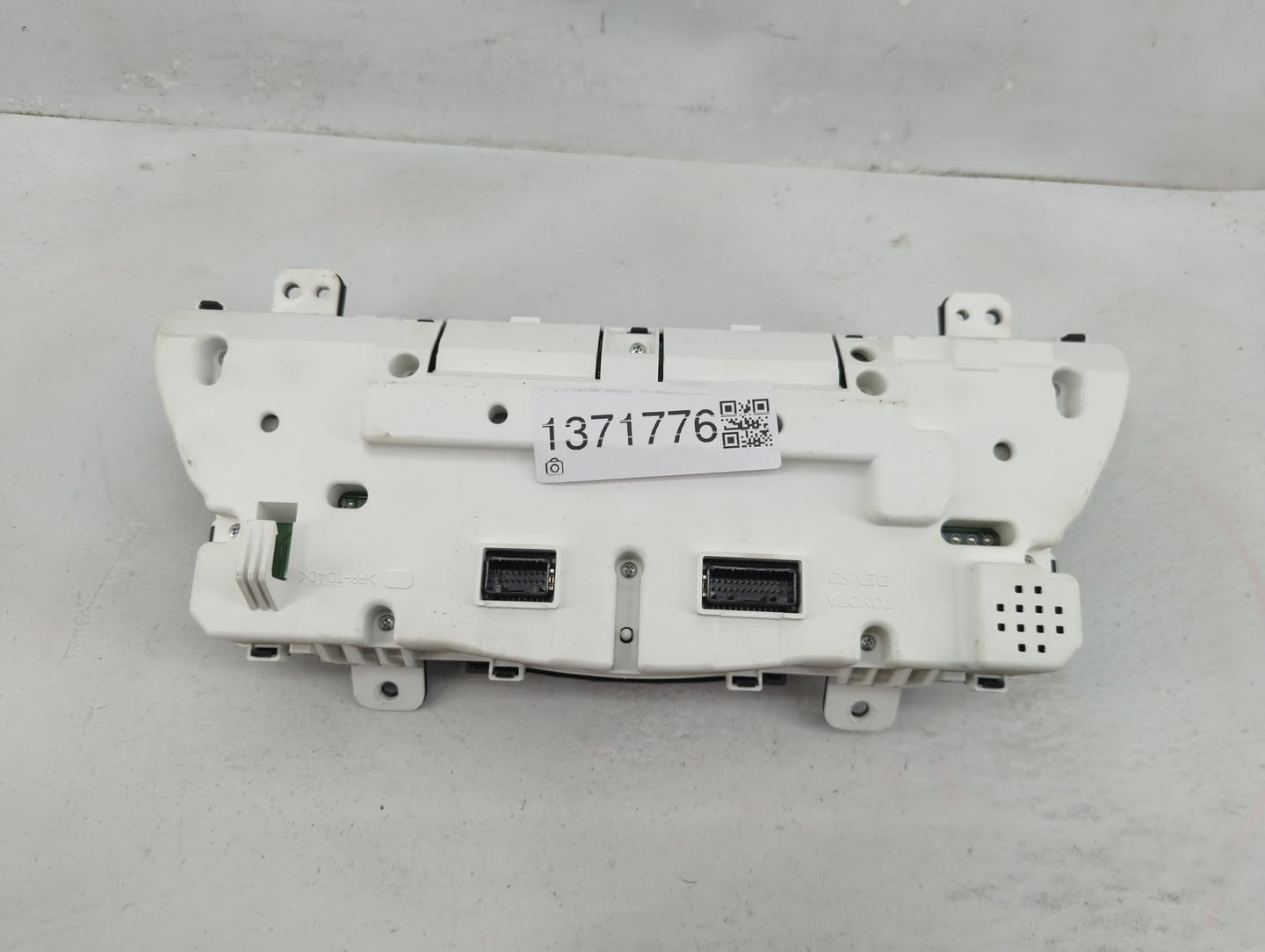 2007 Toyota Camry Instrument Cluster Speedometer Gauges P/N:83800-33C30 Fits OEM Used Auto Parts - Oemusedautoparts1.com