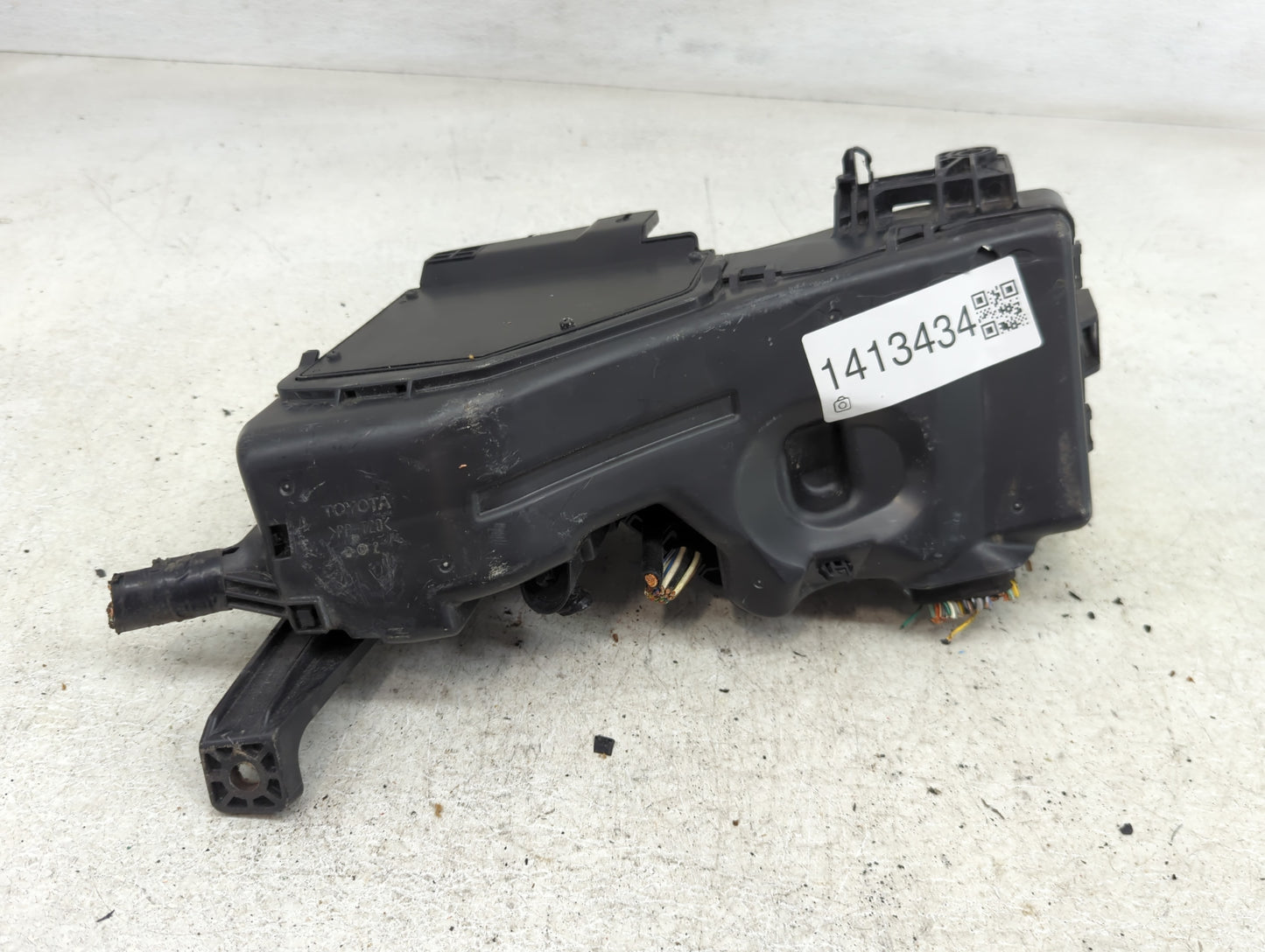 2007-2011 Toyota Camry Fusebox Fuse Box Panel Relay Module P/N:82720-06100 Fits Fits 2007 2008 2009 2010 2011 OEM Used Auto 
