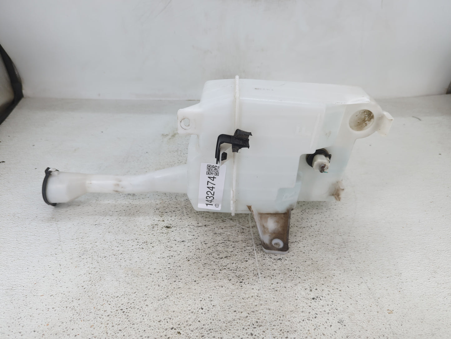 2007-2011 Toyota Camry Windshield Washer Fluid Reservoir Bottle Oem - Oemusedautoparts1.com