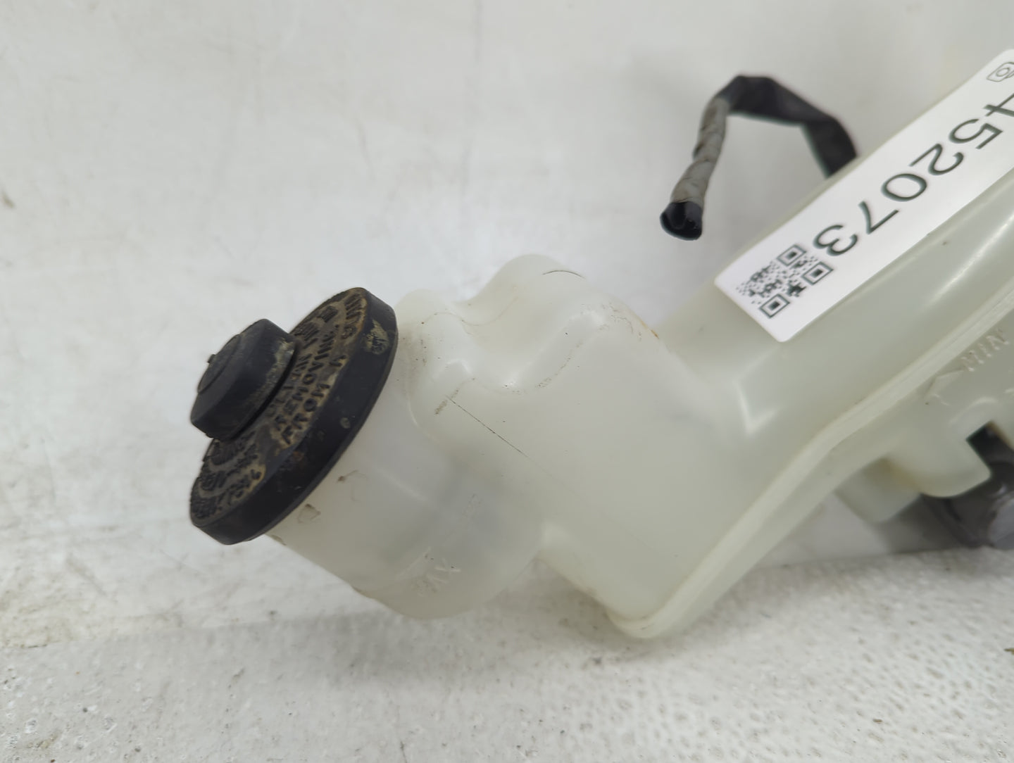 2007-2011 Toyota Camry Brake Master Cylinder 1452073 - Oemusedautoparts1.com