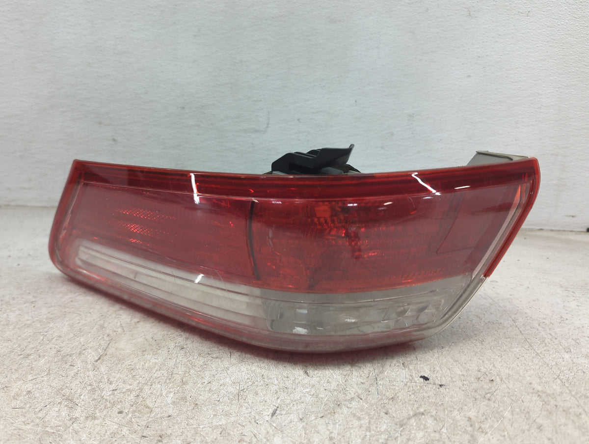 2007 Toyota Camry Passenger Right Side Deck Lid Mounted Tail Light - Oemusedautoparts1.com