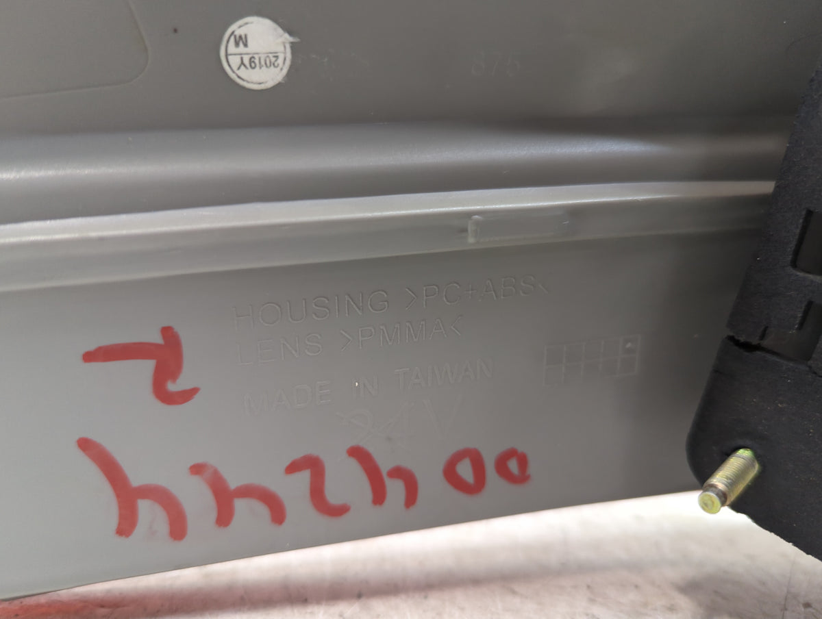 2007 Toyota Camry Passenger Right Side Deck Lid Mounted Tail Light - Oemusedautoparts1.com