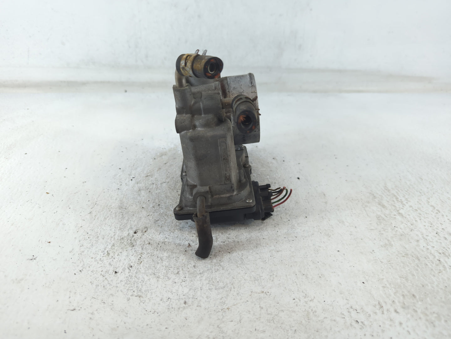 2007-2011 Toyota Camry Throttle Body P/N:22030-28070 Fits Fits 2006 2007 2008 2009 2010 2011 2012 2013 2014 2015 OEM Used Au