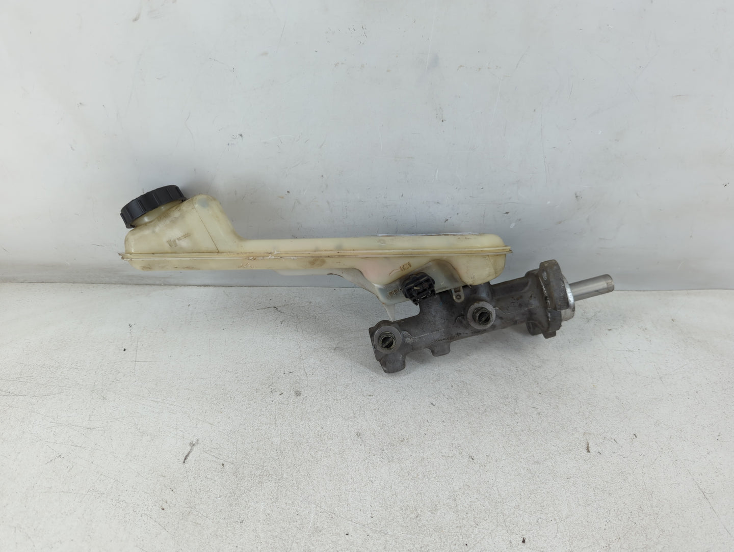 2003-2008 Toyota Corolla Brake Master Cylinder 1067238 - Oemusedautoparts1.com
