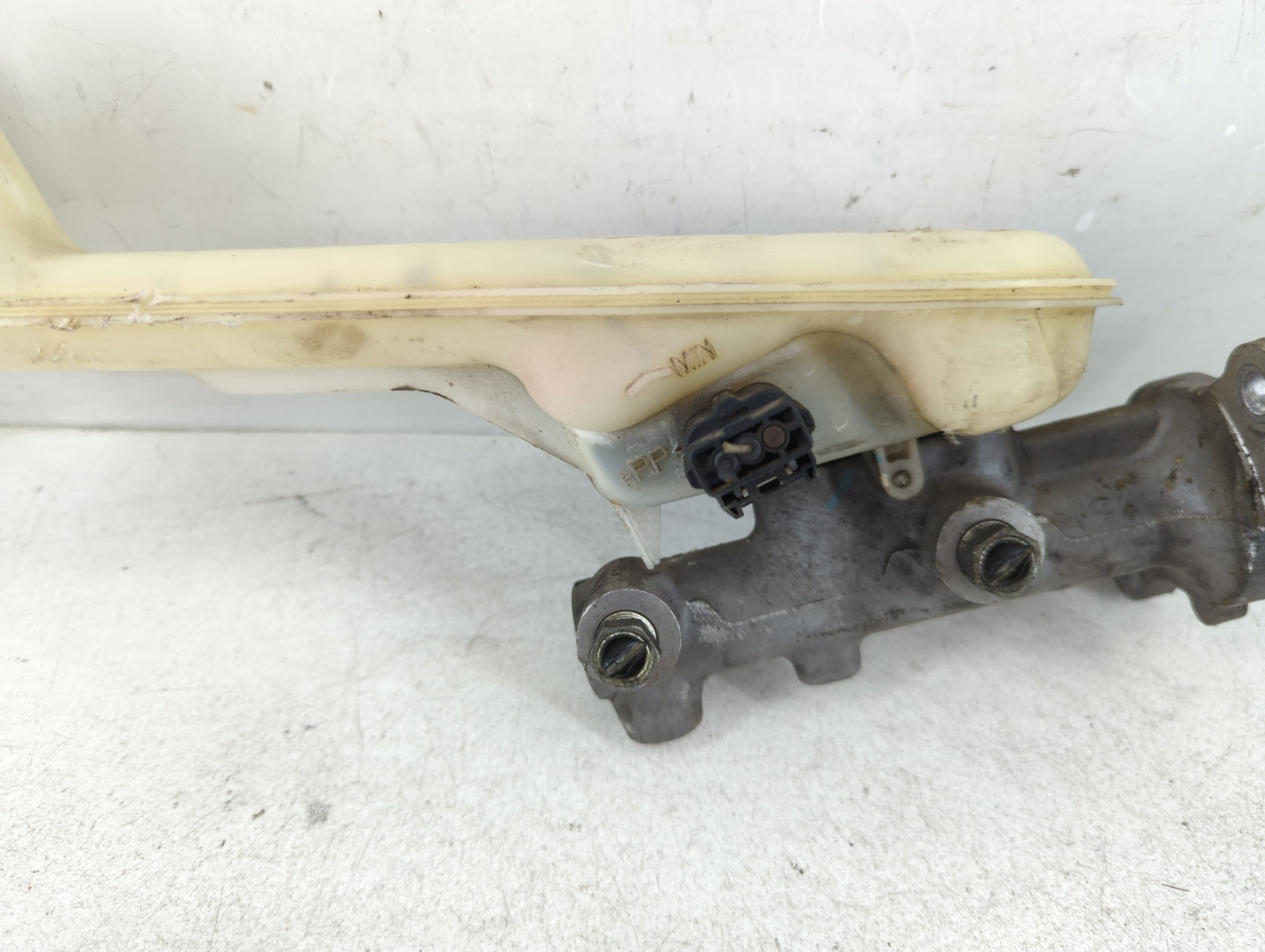 2003-2008 Toyota Corolla Brake Master Cylinder 1067238 - Oemusedautoparts1.com