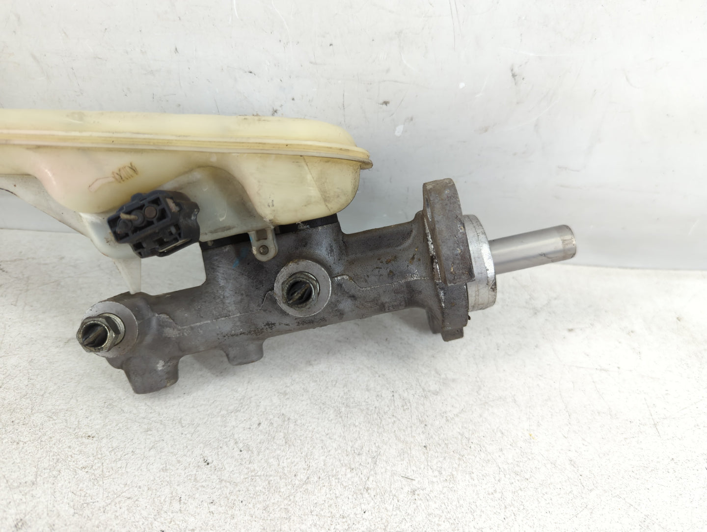 2003-2008 Toyota Corolla Brake Master Cylinder 1067238 - Oemusedautoparts1.com