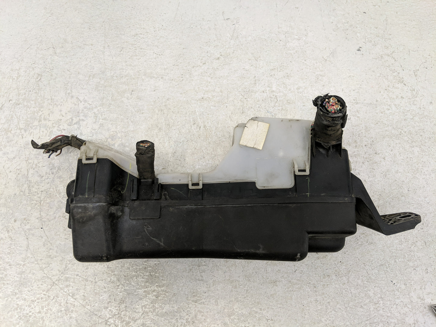 2005-2008 Toyota Corolla Fusebox Fuse Box Panel Relay Module P/N:0100148658 R0100148658 Fits Fits 2005 2006 2007 2008 OEM Us