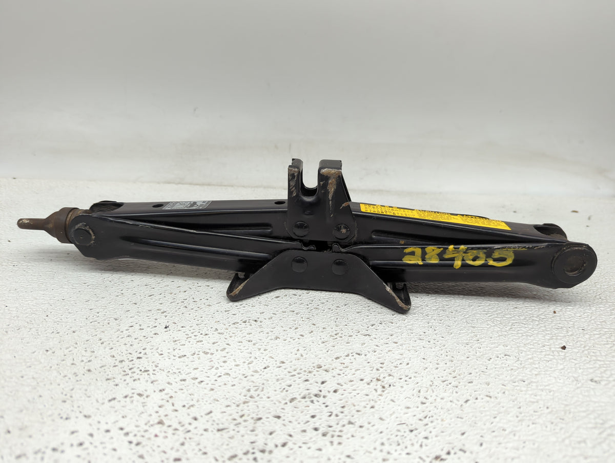 2007 Toyota Corolla Spare Scissor Car Jack 1415682 - Oemusedautoparts1.com
