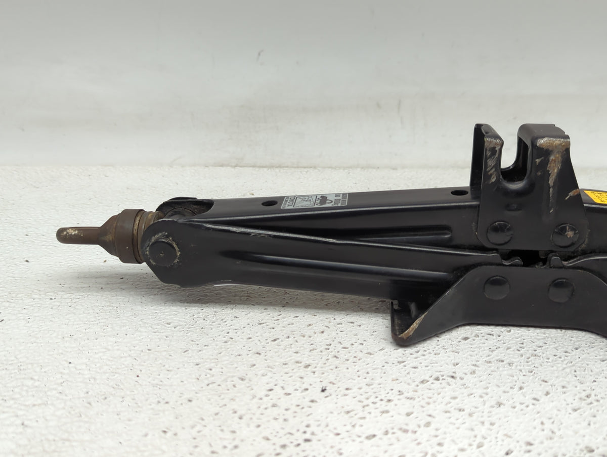 2007 Toyota Corolla Spare Scissor Car Jack 1415682 - Oemusedautoparts1.com