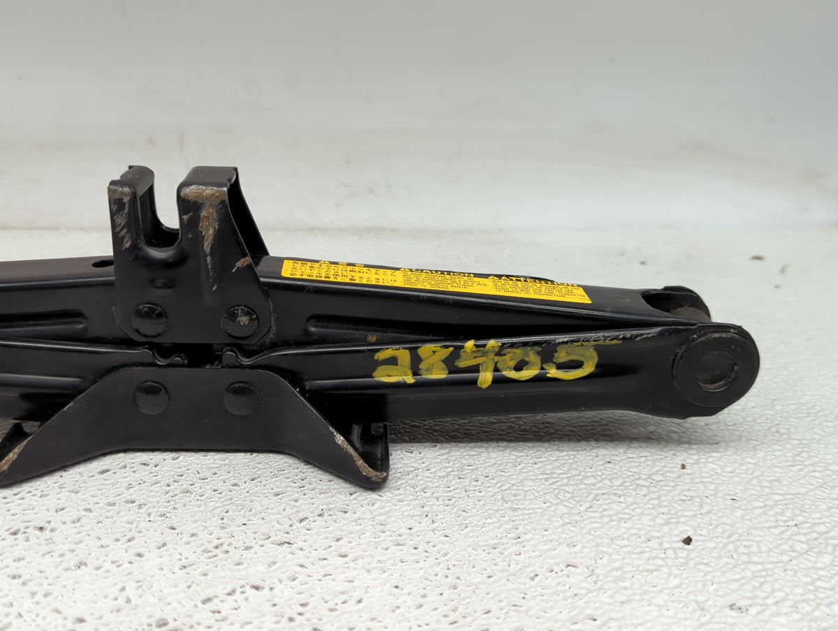 2007 Toyota Corolla Spare Scissor Car Jack 1415682 - Oemusedautoparts1.com