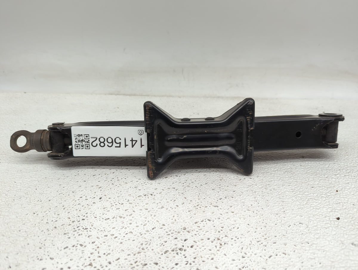 2007 Toyota Corolla Spare Scissor Car Jack 1415682 - Oemusedautoparts1.com