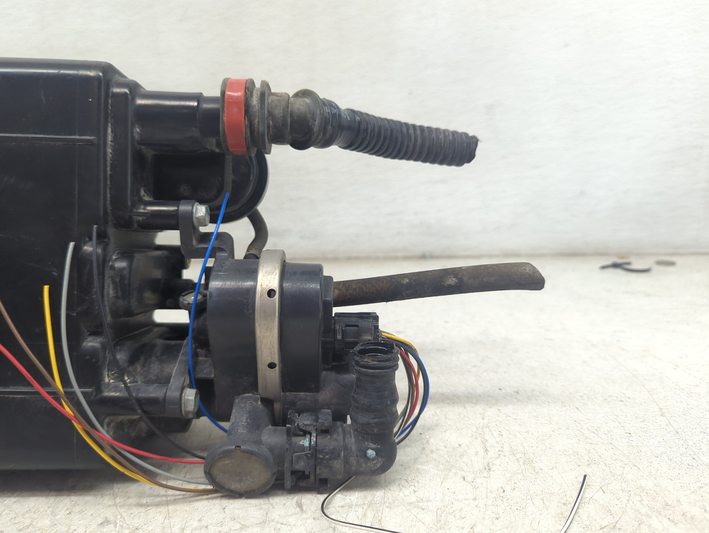 2007 Toyota Corolla Fuel Vapor Charcoal Canister - Oemusedautoparts1.com