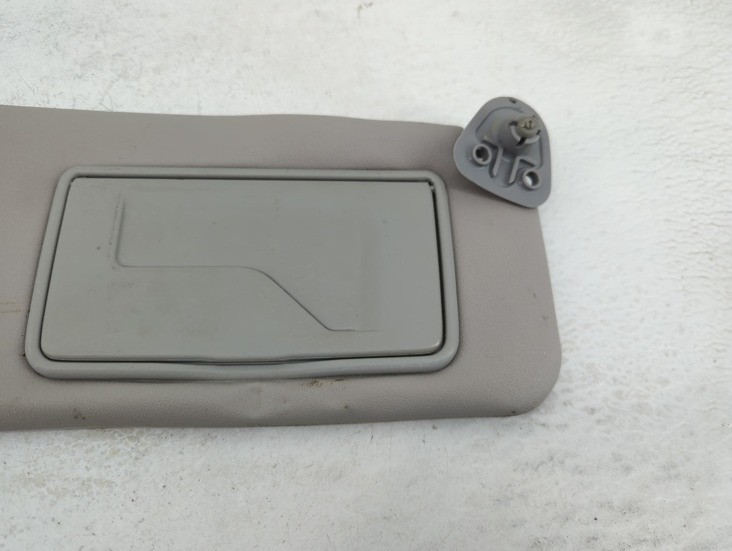 2004-2007 Toyota Highlander Sun Visor Shade Replacement Passenger Right Mirror Fits Fits 2004 2005 2006 2007 OEM Used Auto P