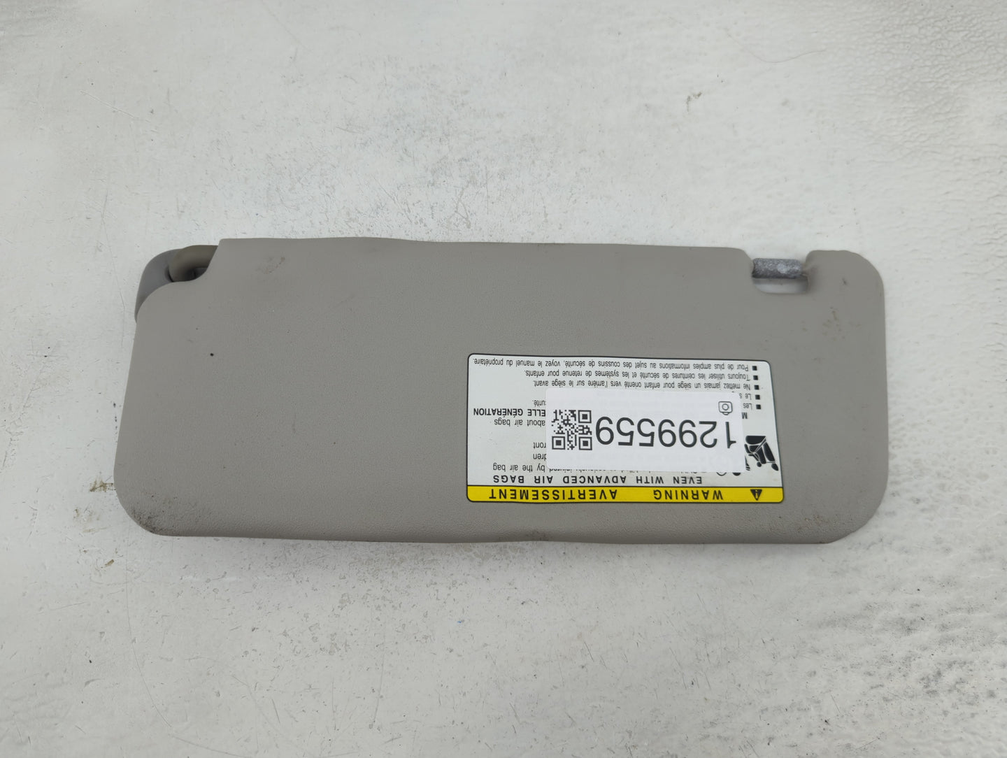 2004-2007 Toyota Highlander Sun Visor Shade Replacement Passenger Right Mirror Fits Fits 2004 2005 2006 2007 OEM Used Auto P