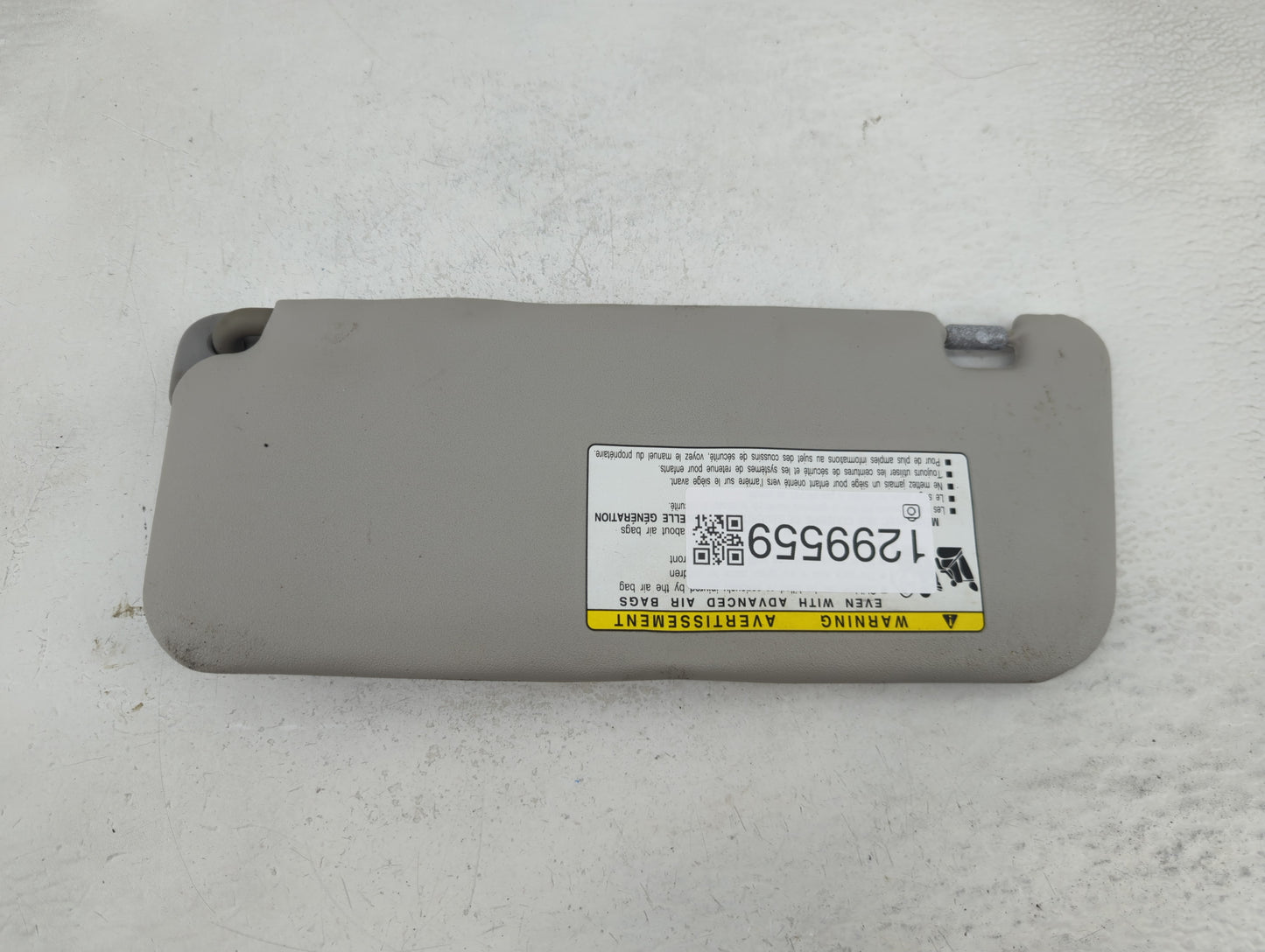 2004-2007 Toyota Highlander Sun Visor Shade Replacement Passenger Right Mirror Fits Fits 2004 2005 2006 2007 OEM Used Auto P