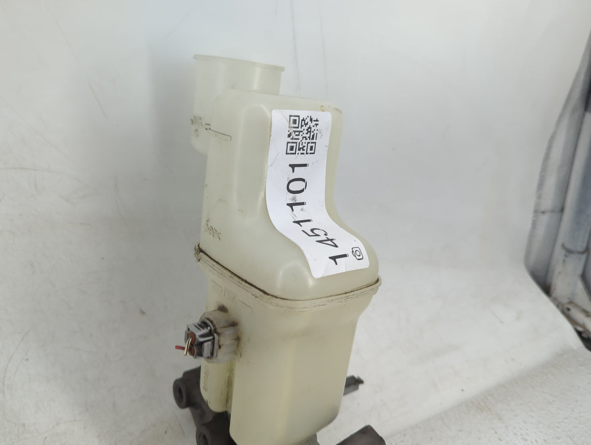 2004-2007 Toyota Highlander Brake Master Cylinder - Oemusedautoparts1.com
