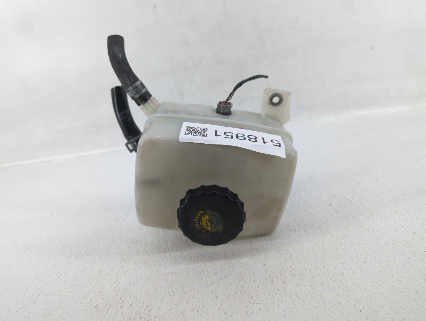 2004 Toyota Highlander Radiator Coolant Overflow Expansion Tank Bottle 518951 - Oemusedautoparts1.com