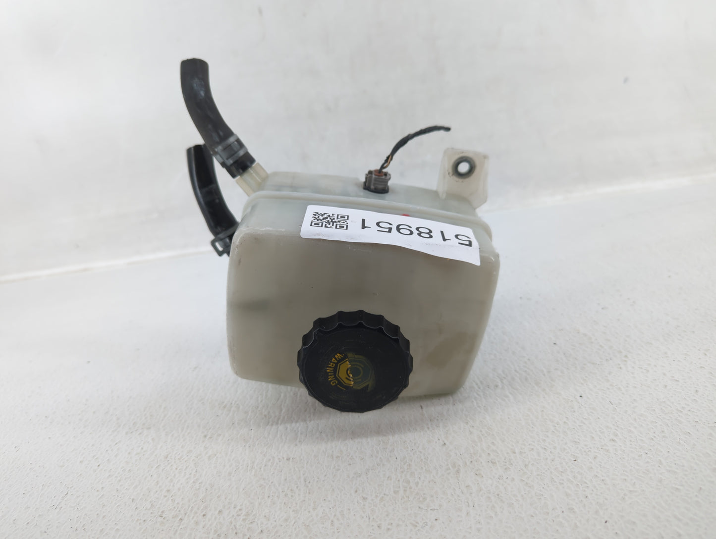 2004 Toyota Highlander Radiator Coolant Overflow Expansion Tank Bottle 518951 - Oemusedautoparts1.com