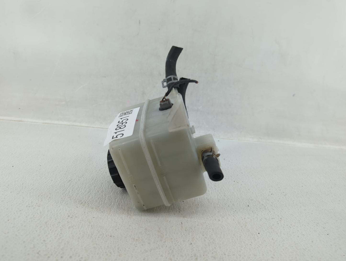 2004 Toyota Highlander Radiator Coolant Overflow Expansion Tank Bottle 518951 - Oemusedautoparts1.com