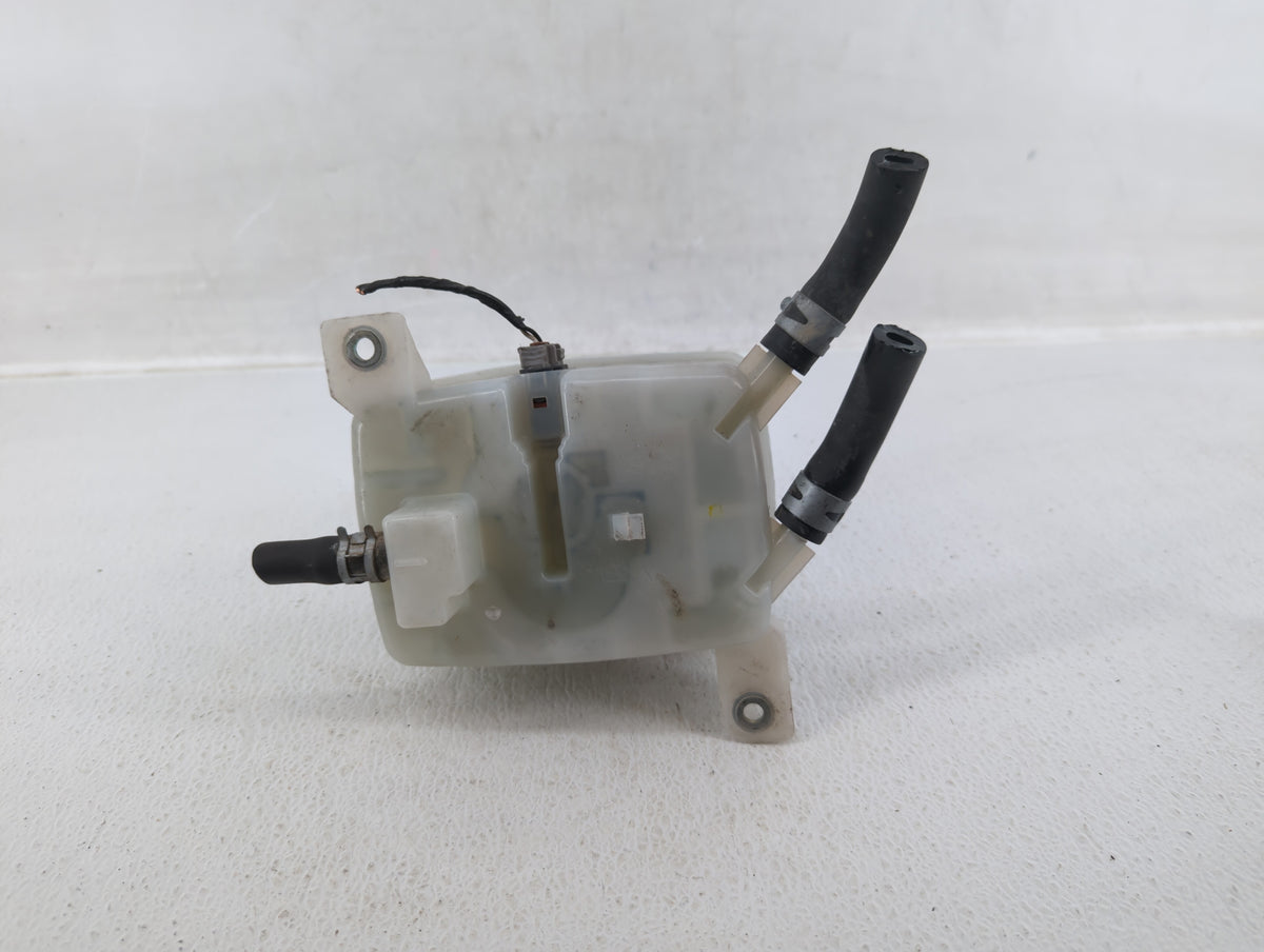 2004 Toyota Highlander Radiator Coolant Overflow Expansion Tank Bottle 518951 - Oemusedautoparts1.com