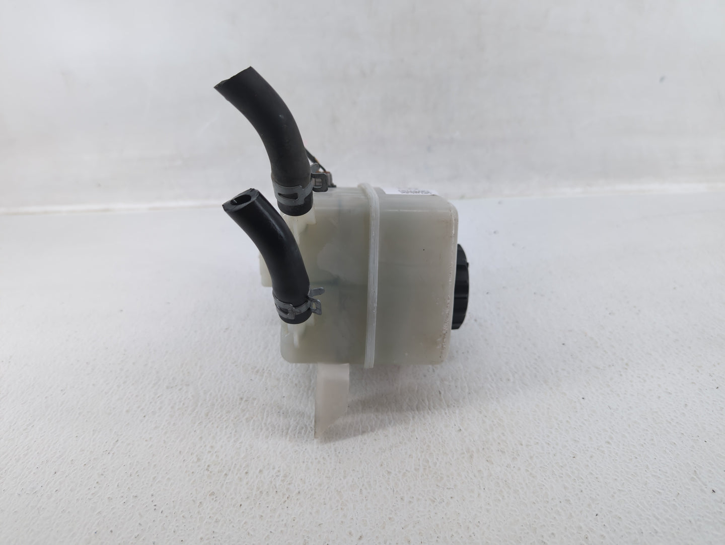 2004 Toyota Highlander Radiator Coolant Overflow Expansion Tank Bottle - Oemusedautoparts1.com