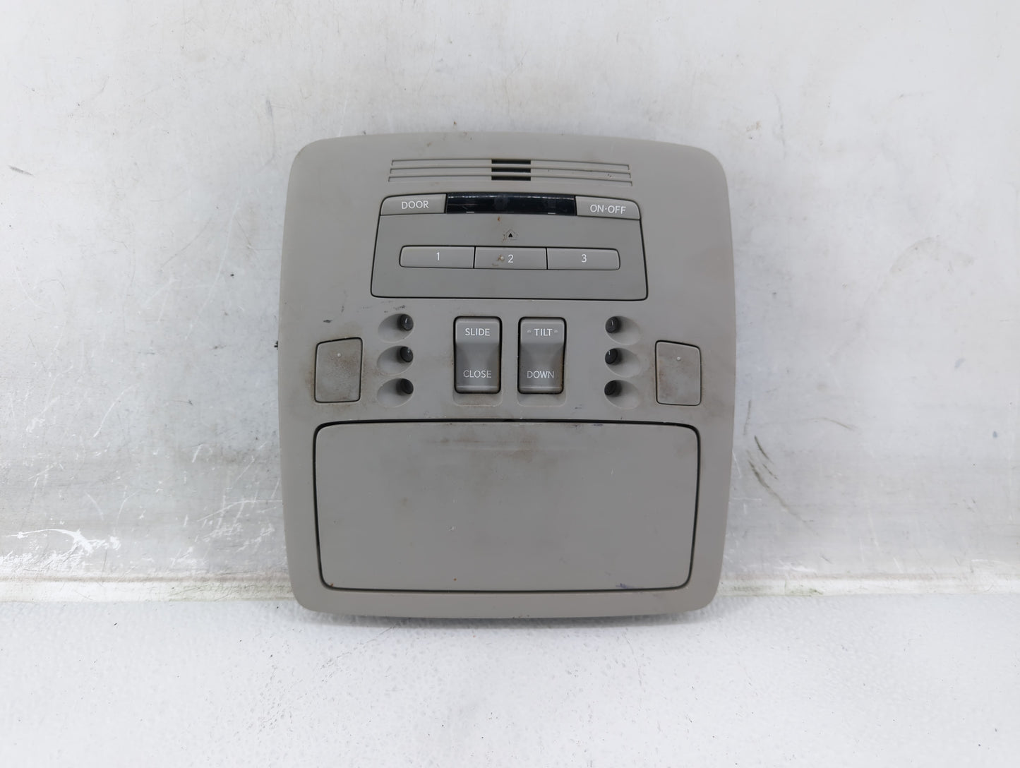 2007 Toyota Highlander Overhead Roof Console - Oemusedautoparts1.com