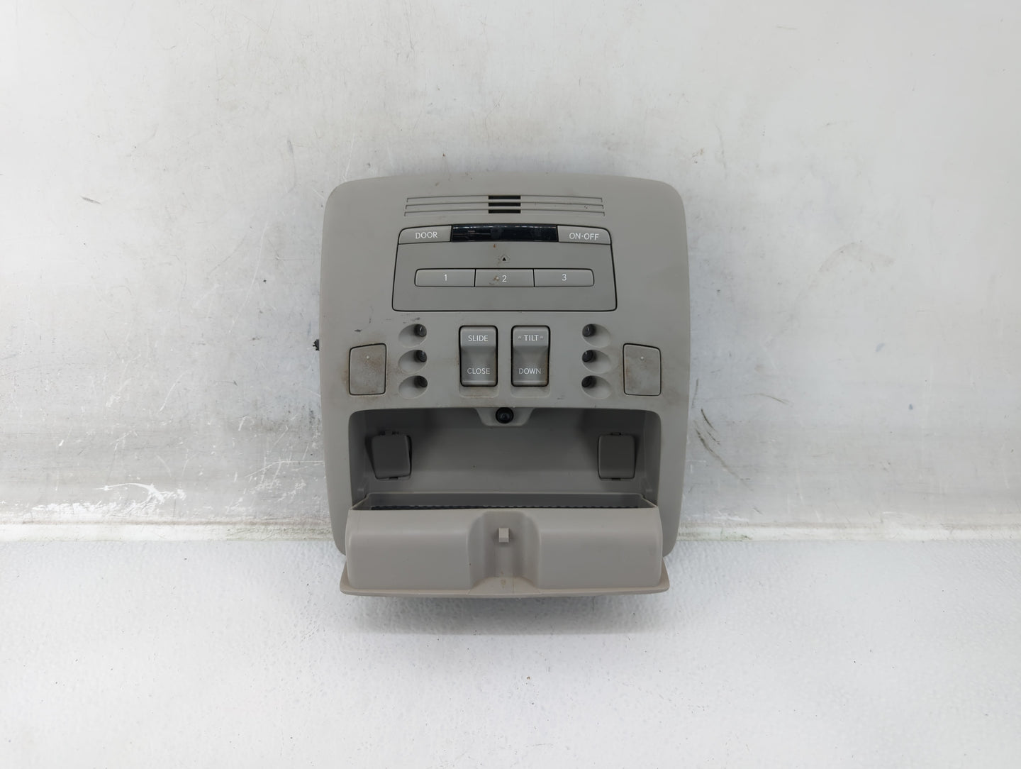 2004-2007 Toyota Highlander Overhead Roof Console 573888 - Oemusedautoparts1.com
