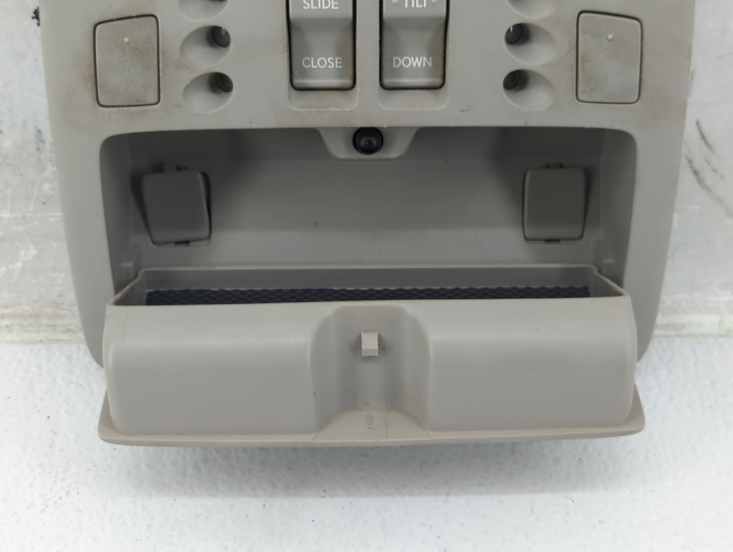 2004-2007 Toyota Highlander Overhead Roof Console 573888 - Oemusedautoparts1.com