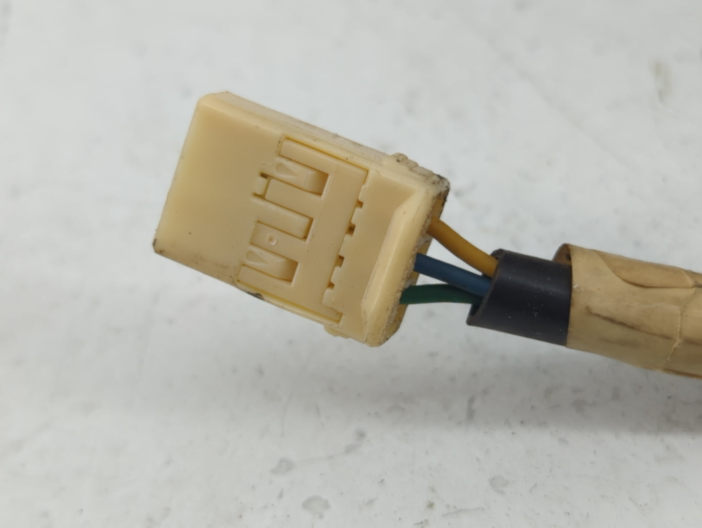 2003-2008 Toyota Matrix Side Mirror Replacement Passenger Right View Door Mirror P/N:8791002411J0 Fits OEM Used Auto Parts -