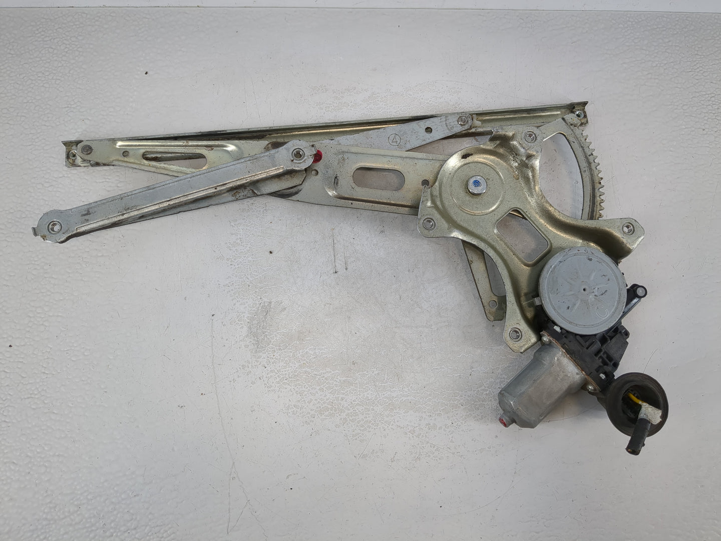 2004-2009 Toyota Prius Passenger Rear Right Power Window Motor - Oemusedautoparts1.com