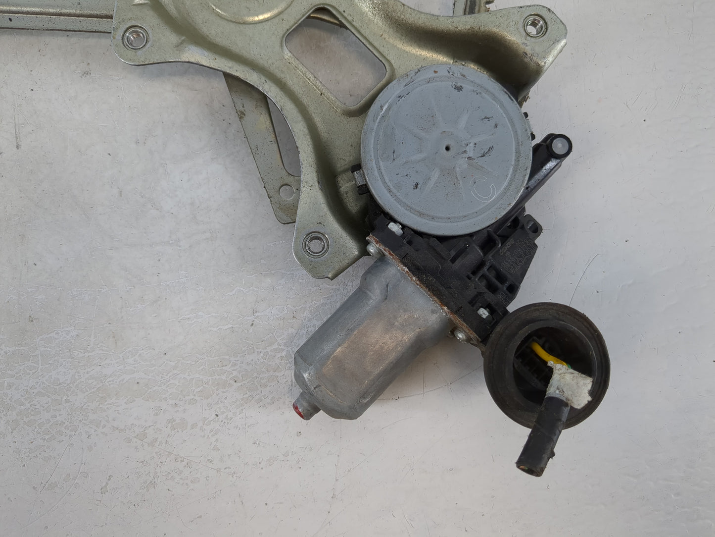 2004-2009 Toyota Prius Passenger Rear Right Power Window Motor - Oemusedautoparts1.com