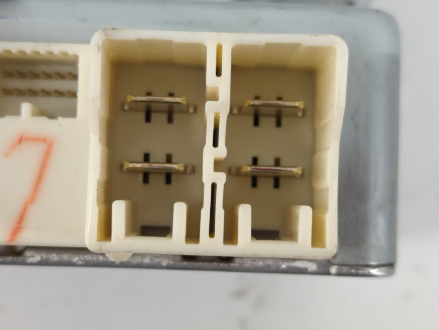2006-2009 Toyota Prius Body Control Module Bcm Inner Cabin Fuse Box - Oemusedautoparts1.com