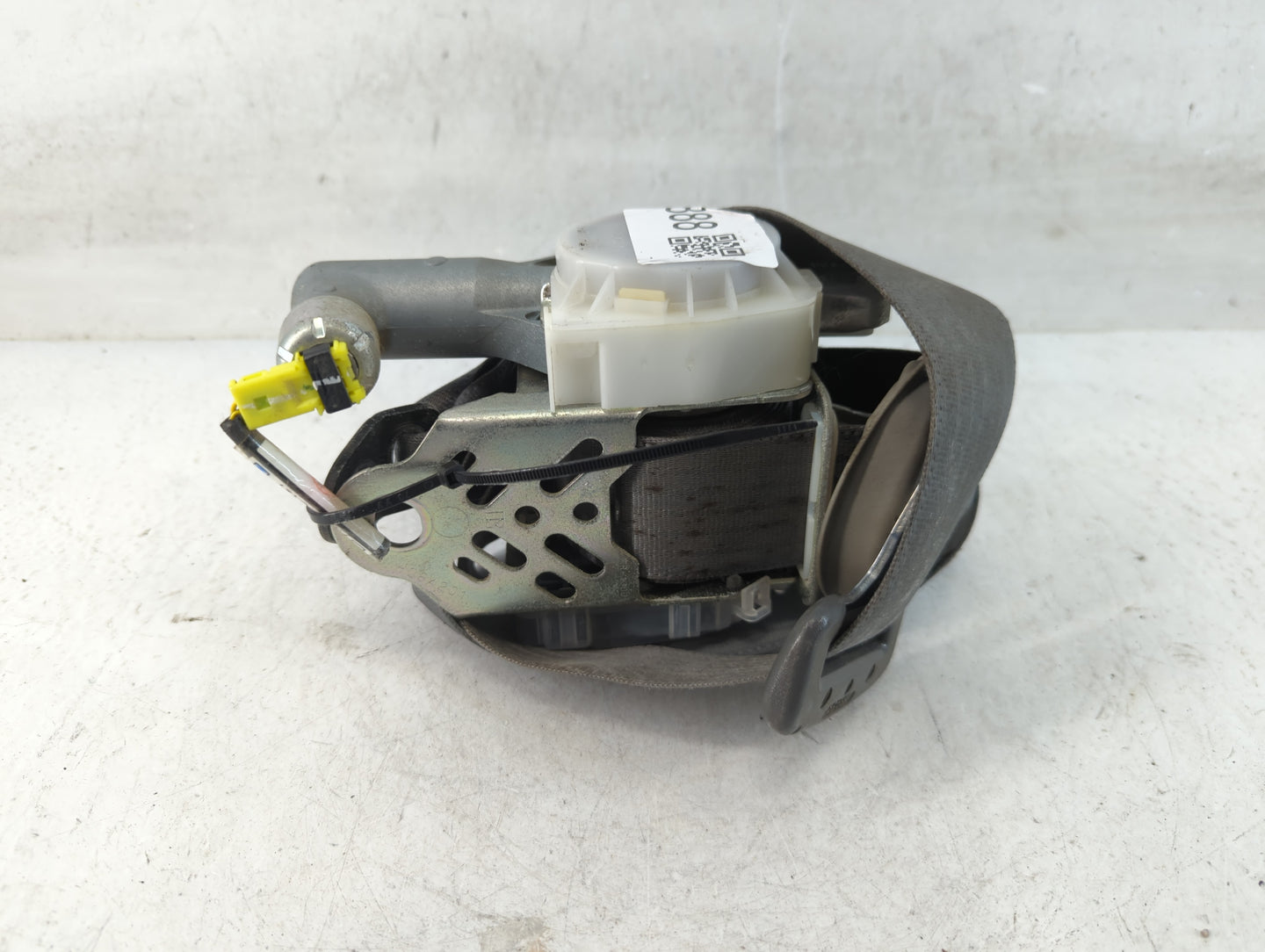 2006-2009 Toyota Prius Passenger Front Seatbelt Buckle - Oemusedautoparts1.com