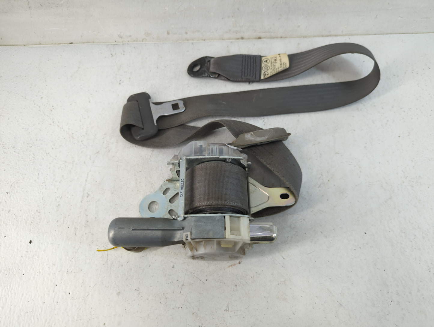 2004-2009 Toyota Prius Driver Seatbelt Buckle - Oemusedautoparts1.com