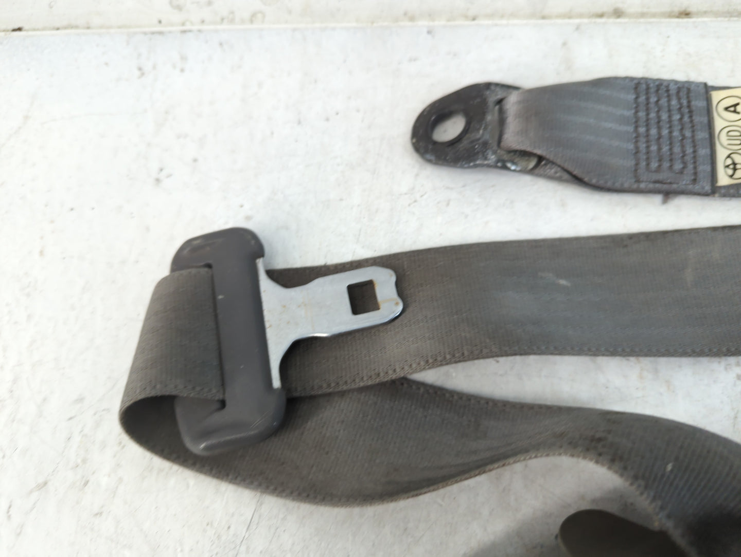 2004-2009 Toyota Prius Driver Seatbelt Buckle - Oemusedautoparts1.com