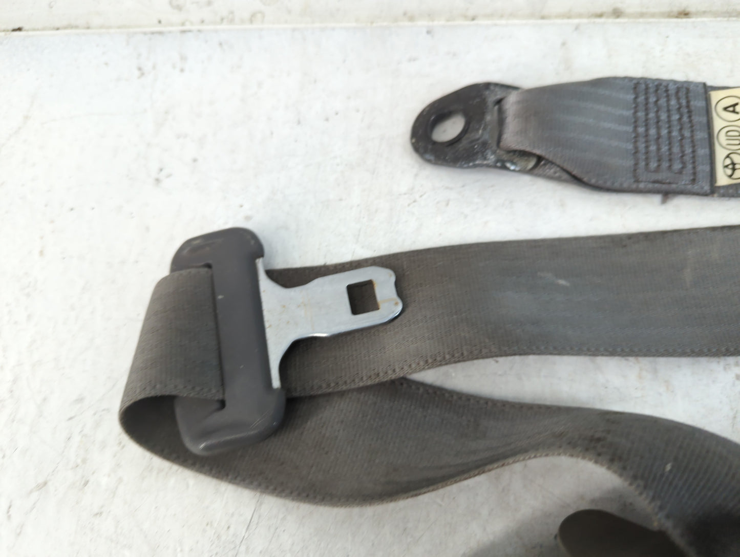 2004-2009 Toyota Prius Driver Seatbelt Buckle - Oemusedautoparts1.com
