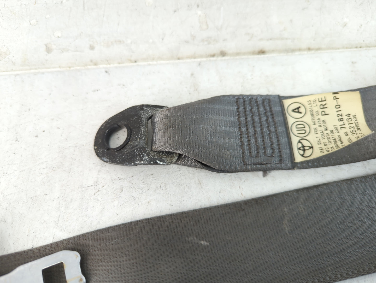 2004-2009 Toyota Prius Driver Seatbelt Buckle - Oemusedautoparts1.com