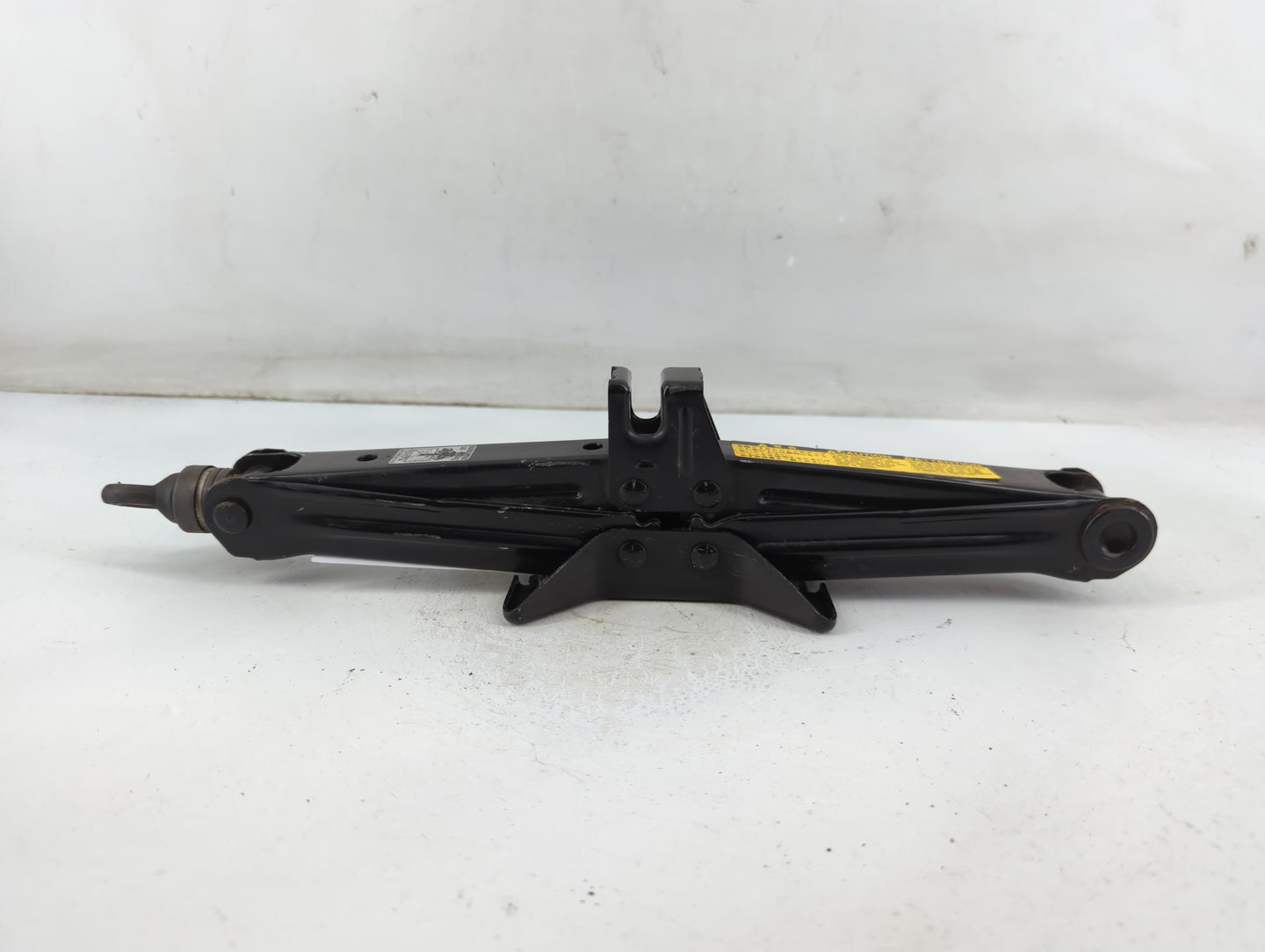 2007 Toyota Prius Spare Scissor Car Jack 833891 - Oemusedautoparts1.com