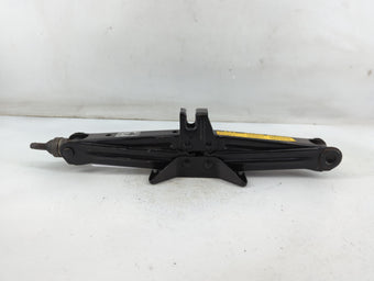 compare product 2007 Toyota Prius Spare Scissor Car Jack 833891