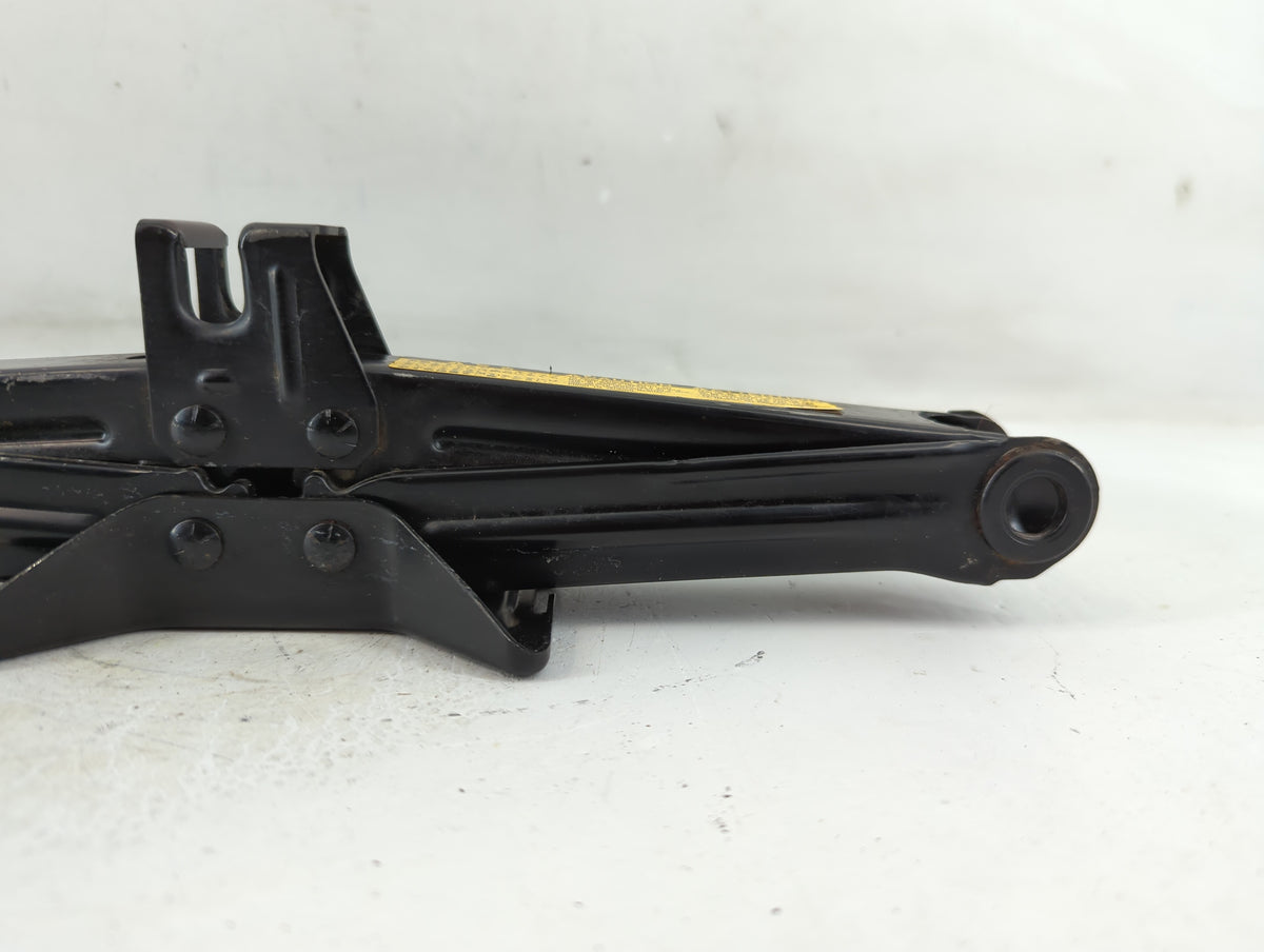 2007 Toyota Prius Spare Scissor Car Jack 833891 - Oemusedautoparts1.com