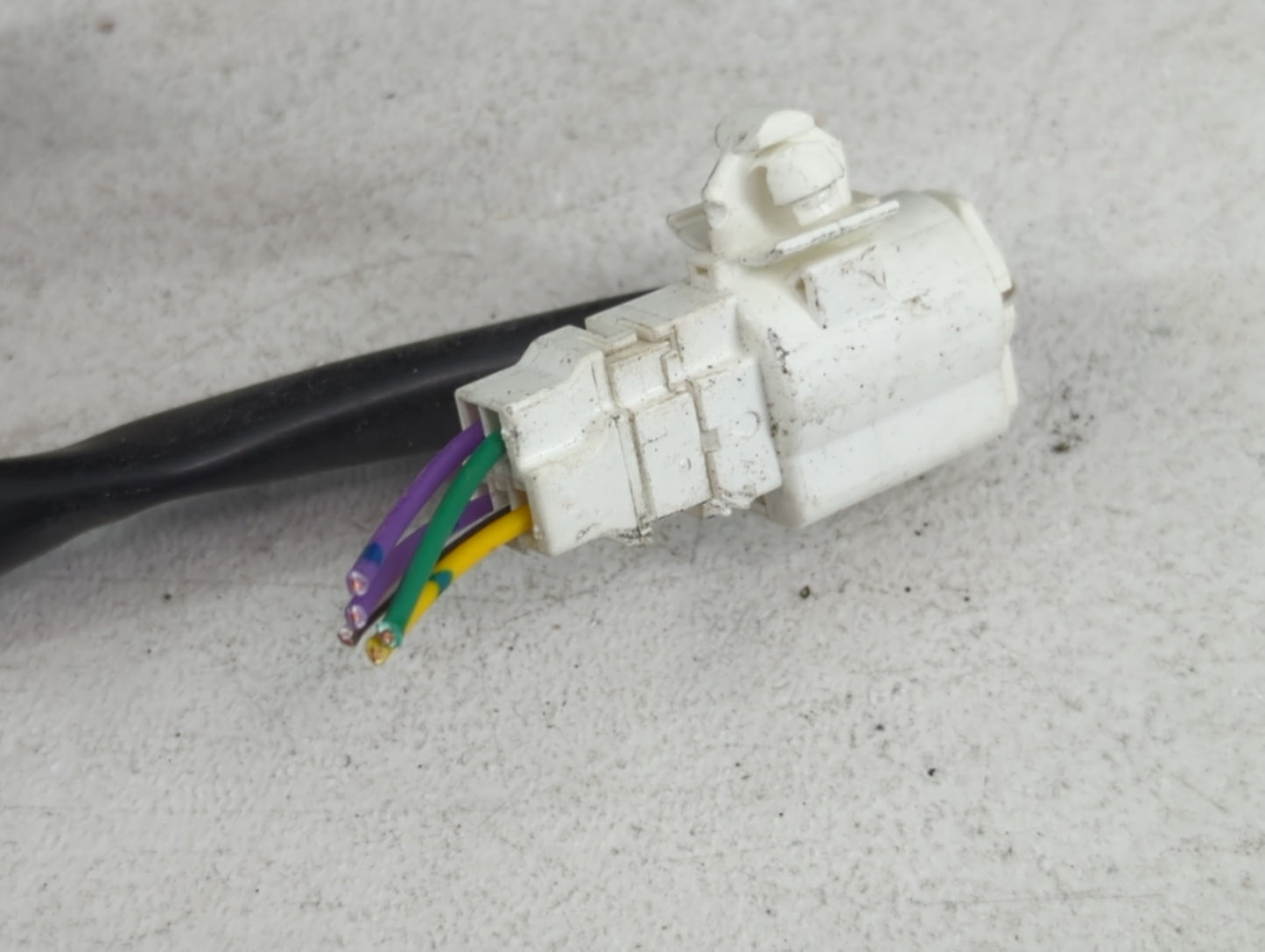 2004-2009 Toyota Prius Passenger Right Side View Manual Door Mirror Black - Oemusedautoparts1.com