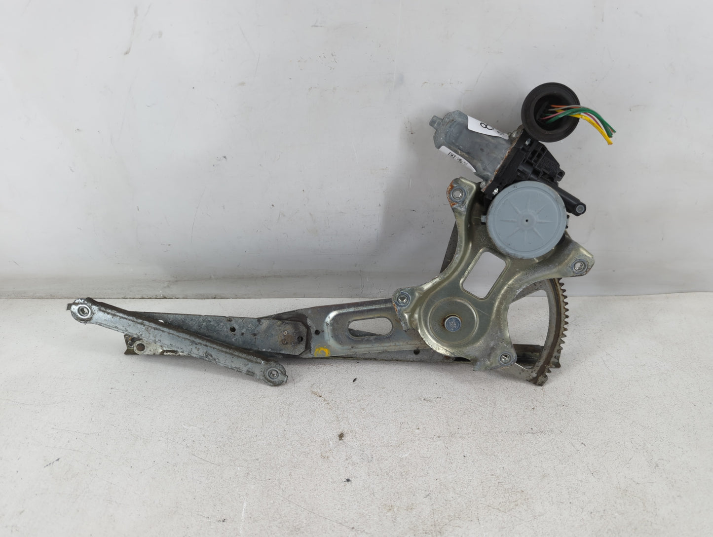 2004-2015 Toyota Prius Driver Left Front Window Regulator 843326 - Oemusedautoparts1.com