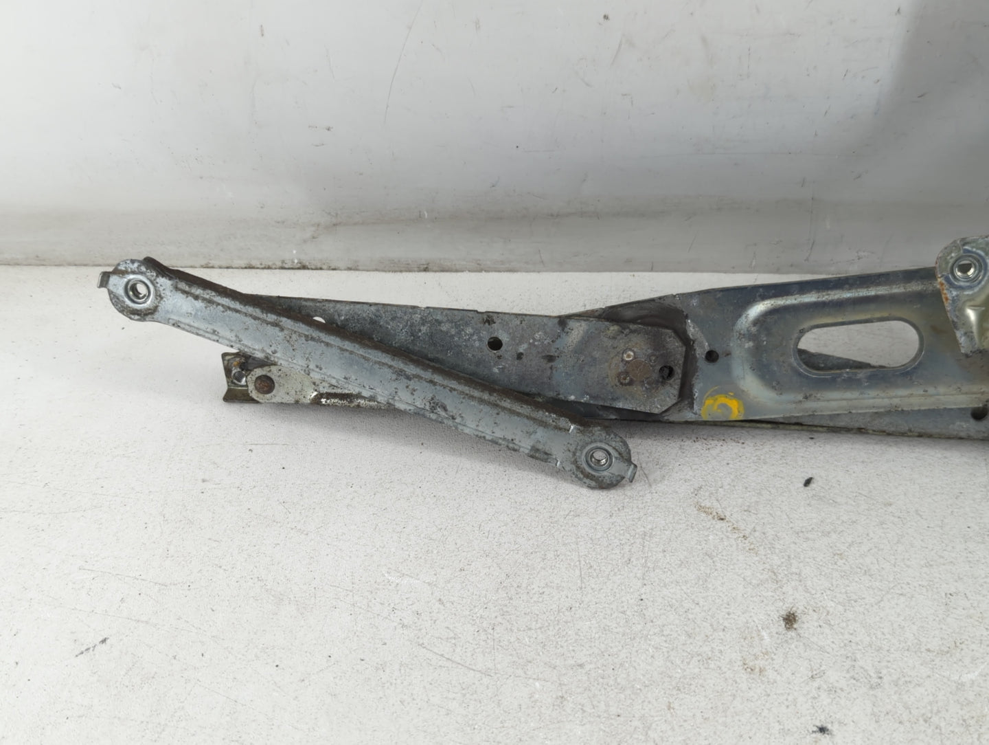 2004-2015 Toyota Prius Driver Left Front Window Regulator 843326 - Oemusedautoparts1.com