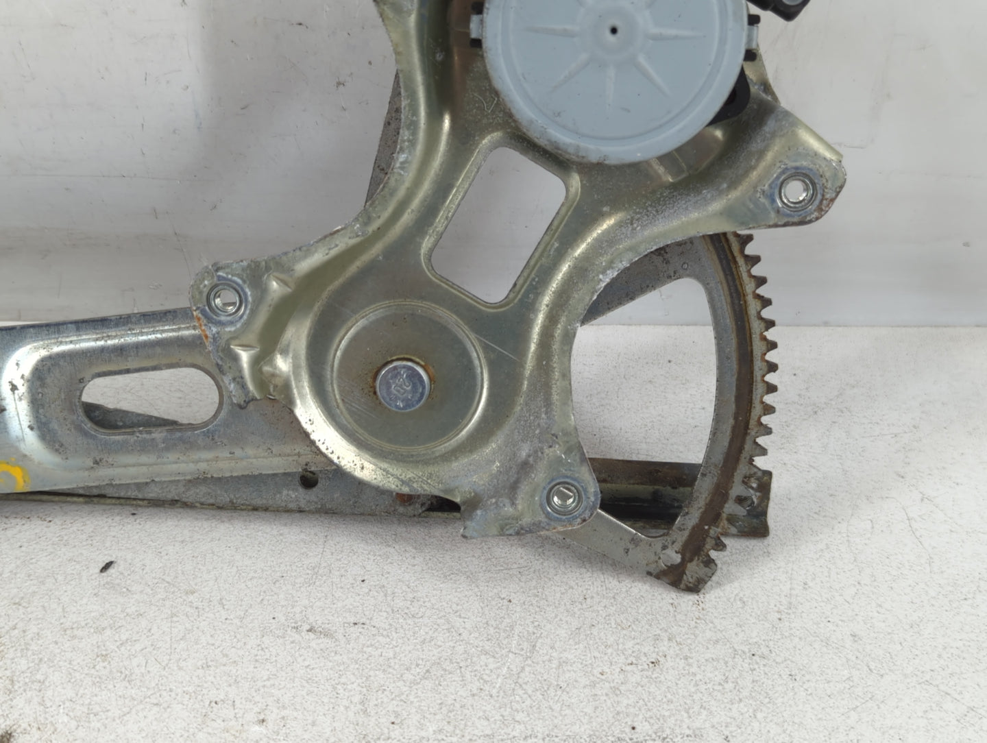 2004-2015 Toyota Prius Driver Left Front Window Regulator 843326 - Oemusedautoparts1.com