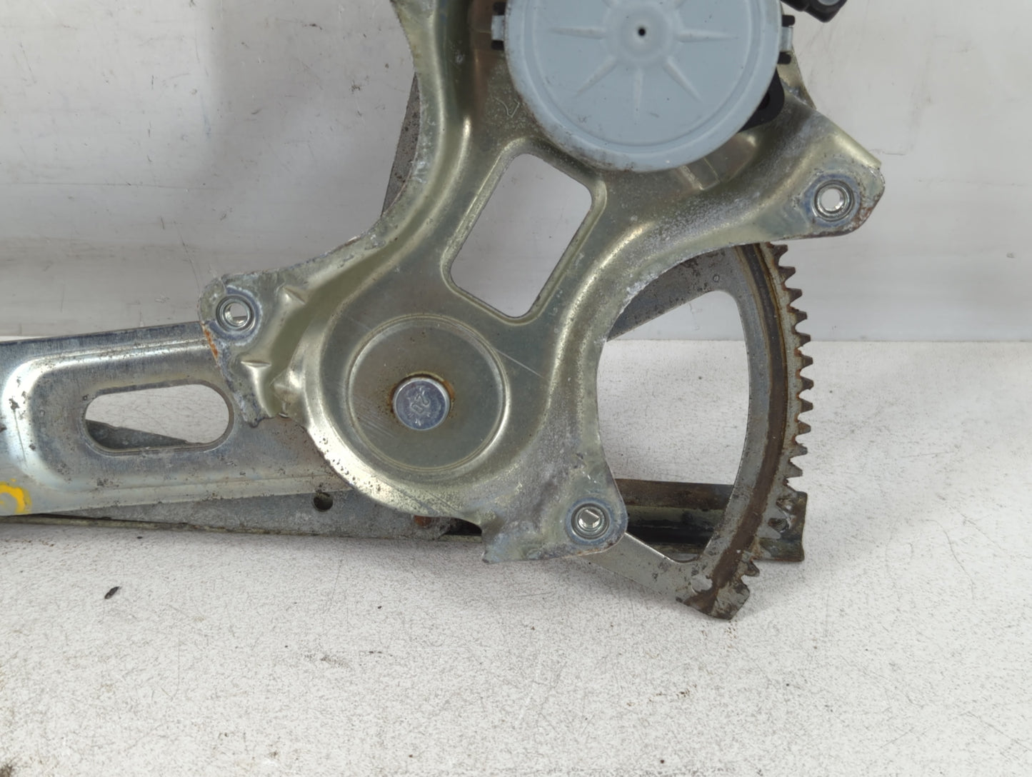 2004-2015 Toyota Prius Driver Left Front Window Regulator 843326 - Oemusedautoparts1.com