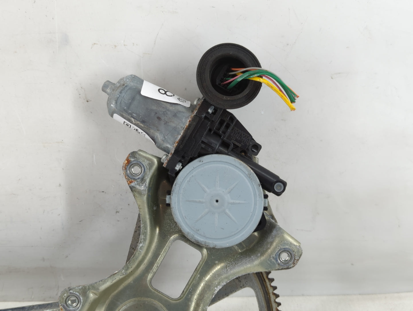 2004-2015 Toyota Prius Driver Left Front Window Regulator 843326 - Oemusedautoparts1.com