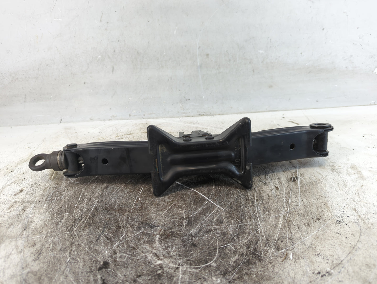 2007 Toyota Prius Spare Scissor Car Jack 843340 - Oemusedautoparts1.com