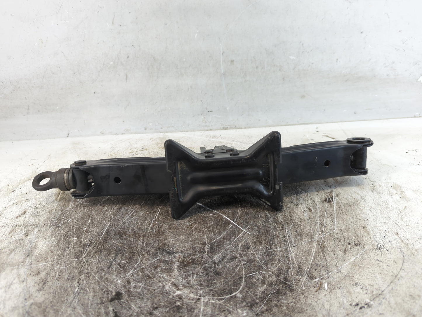 2007 Toyota Prius Spare Scissor Car Jack 843340 - Oemusedautoparts1.com