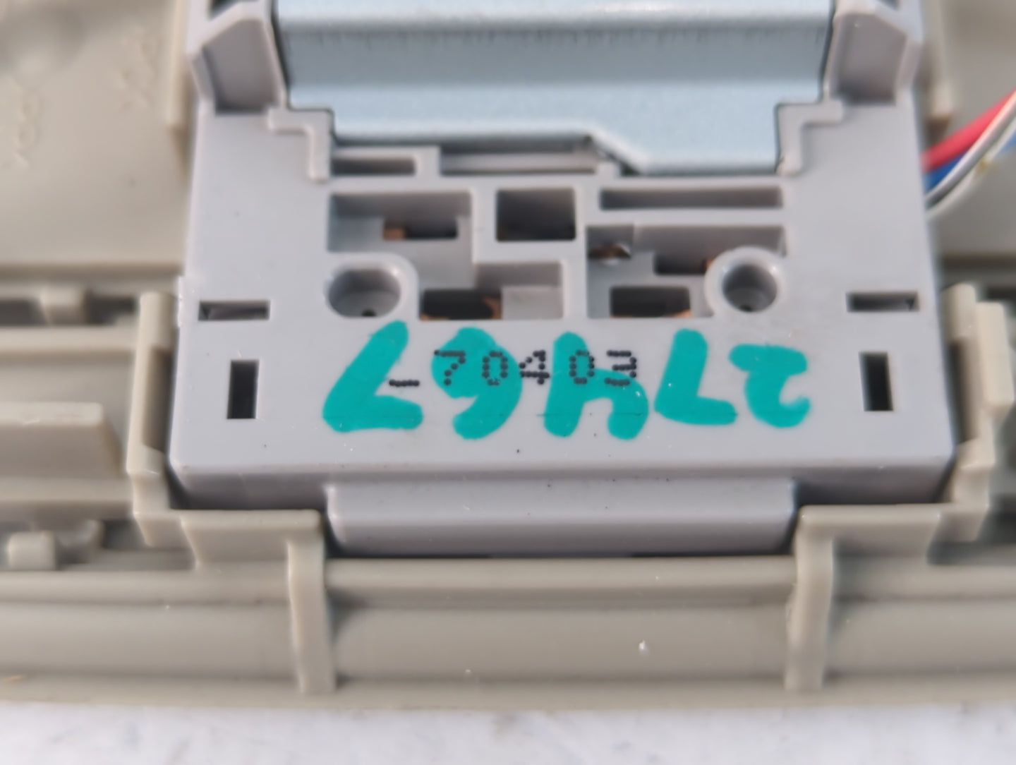2007 Toyota Prius Overhead Roof Console 925551 - Oemusedautoparts1.com